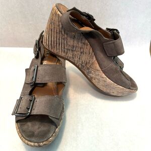 Trask taupe suede sandals size 6